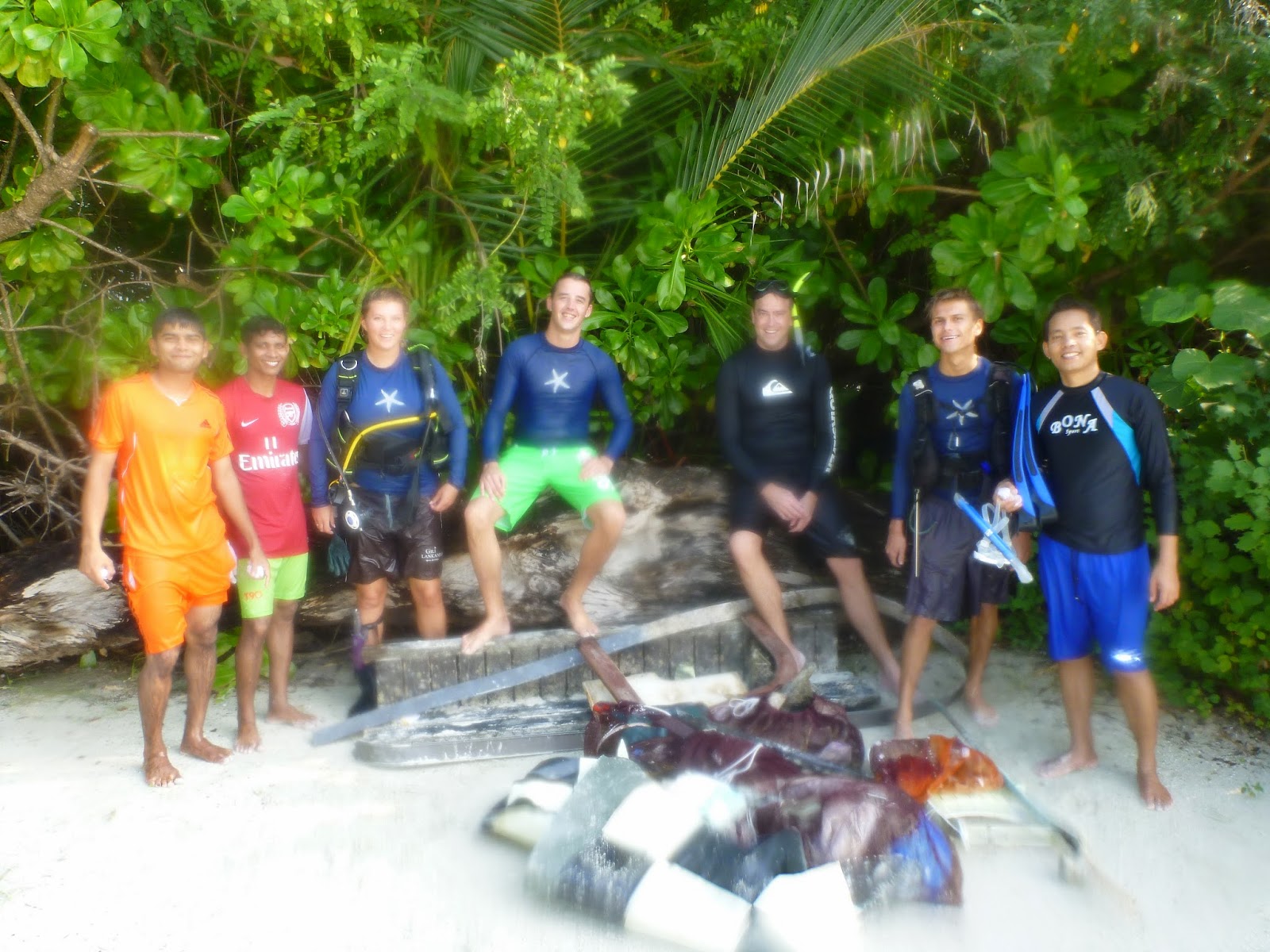 Gili Lankanfushi Diving Against Debris